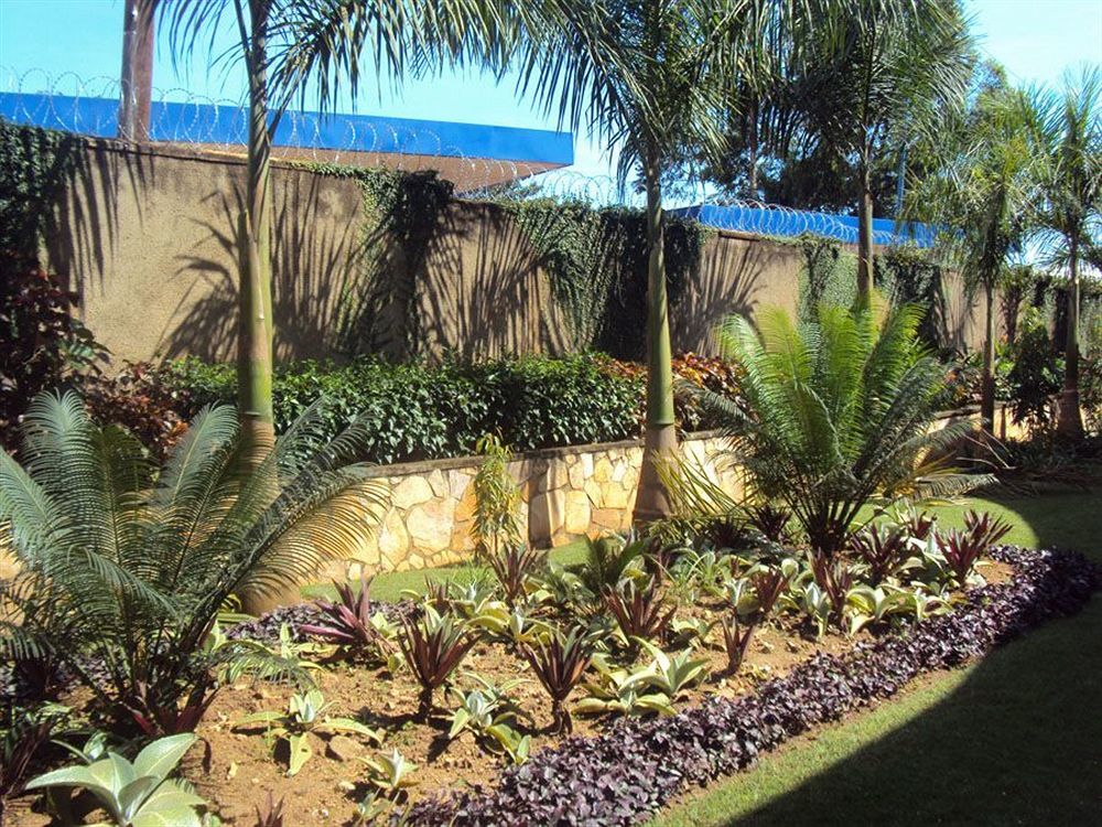 Silver Springs Hotel Kampala Kültér fotó