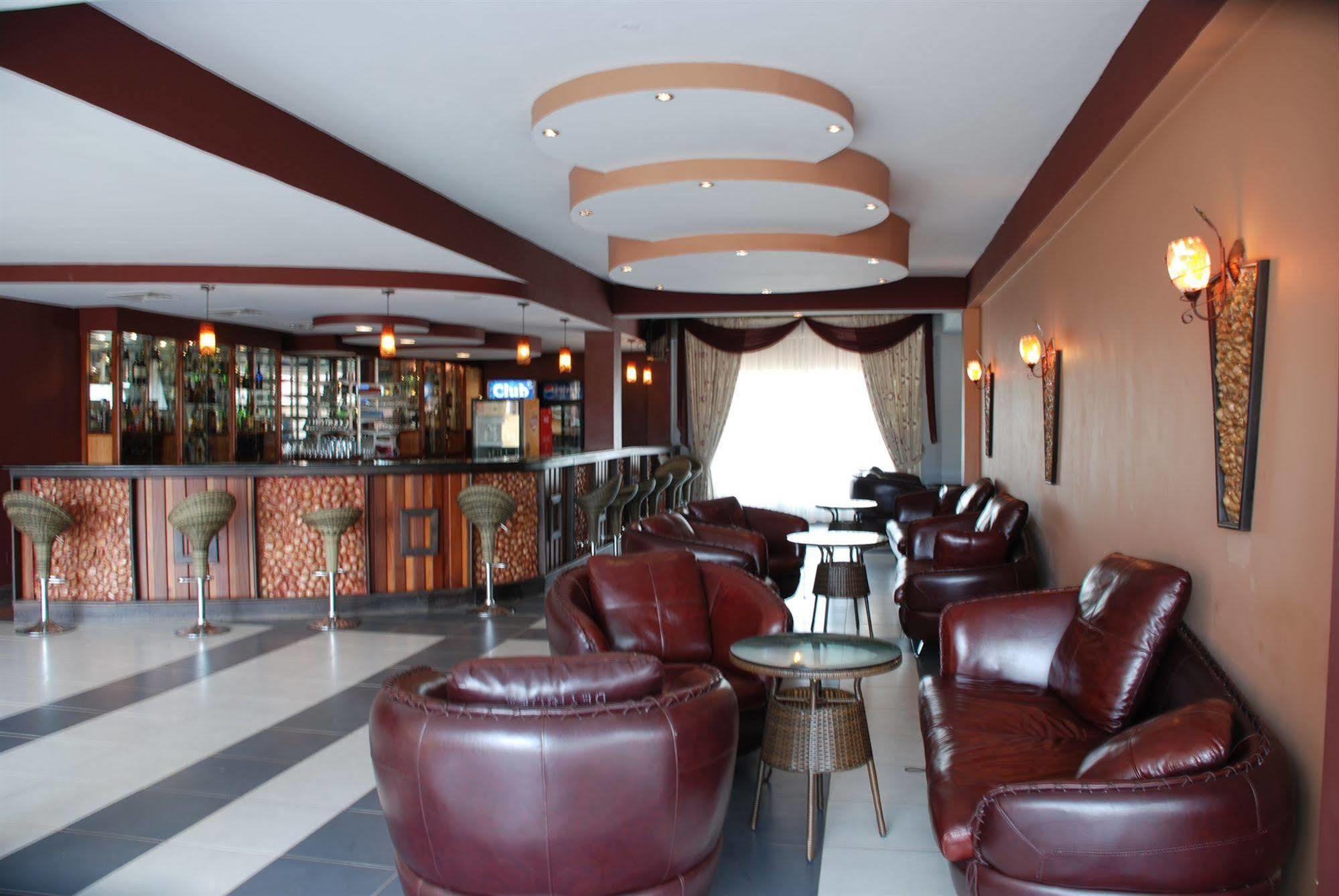 Silver Springs Hotel Kampala Kültér fotó